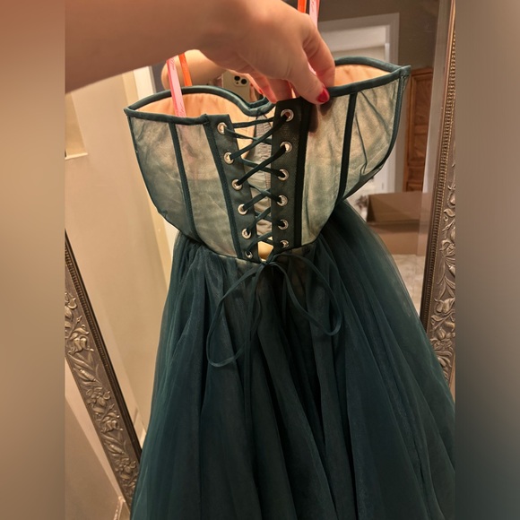 Emerald Green Strapless Puffy Midi Dress - Picture 4 of 11